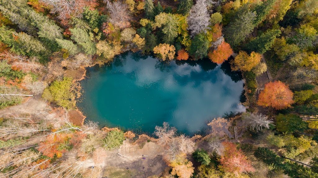 kolorowe jeziorko w Rudawach Janowickich