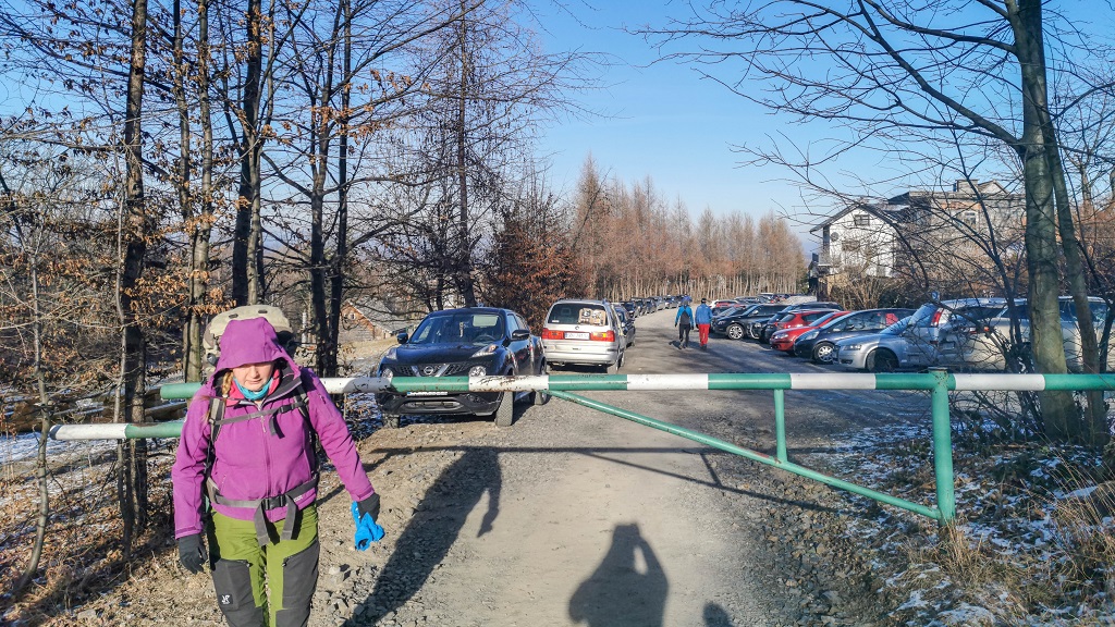 Hrobacza Łąka parking w Kozach