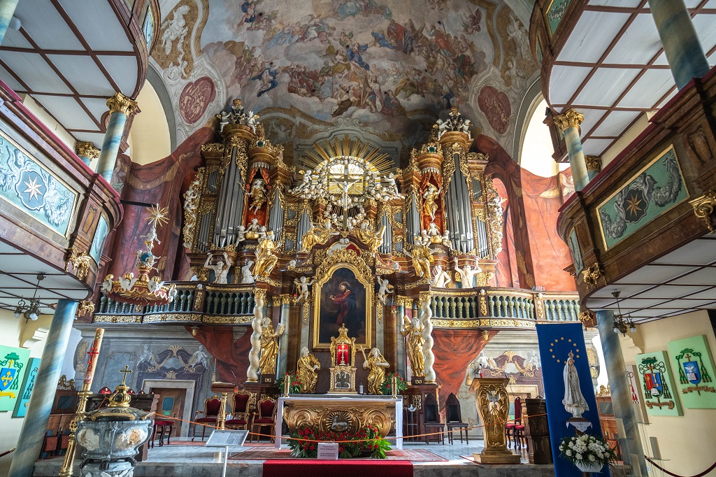 Kościół Łaski pw. Podwyższenia Krzyża Świętego w Jeleniej Górze oraz kaplice nagrobne