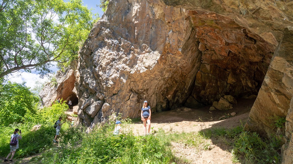 jaskinia obok przełomu Białki Janosik
